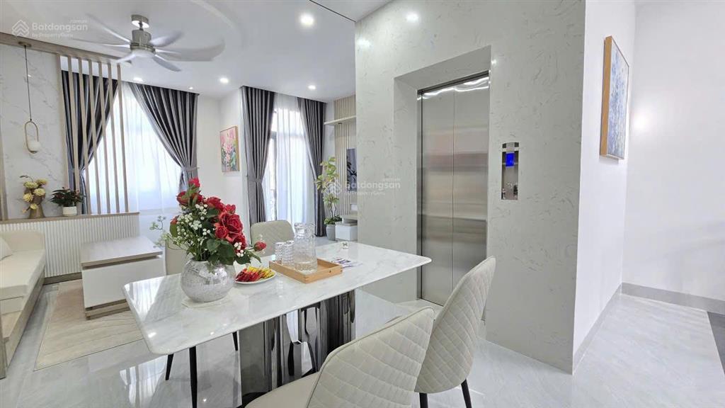 Bán nhà mặt phố 4 tầng nha trang thiết kế hiện đại có thang máy hướng tây nam 14.6 tỷ thương lượng.