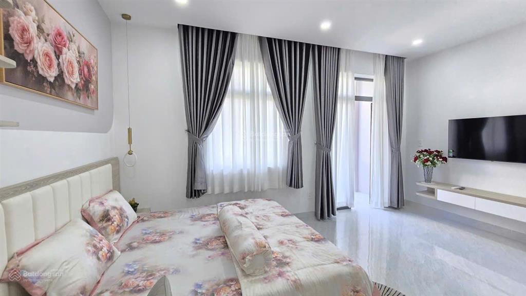 Bán nhà mặt phố 4 tầng nha trang thiết kế hiện đại có thang máy hướng tây nam 14.6 tỷ thương lượng.