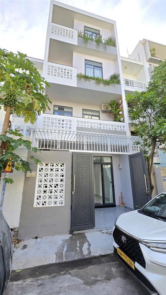 Bán nhà mặt phố 4 tầng nha trang thiết kế hiện đại có thang máy hướng tây nam 14.6 tỷ thương lượng.