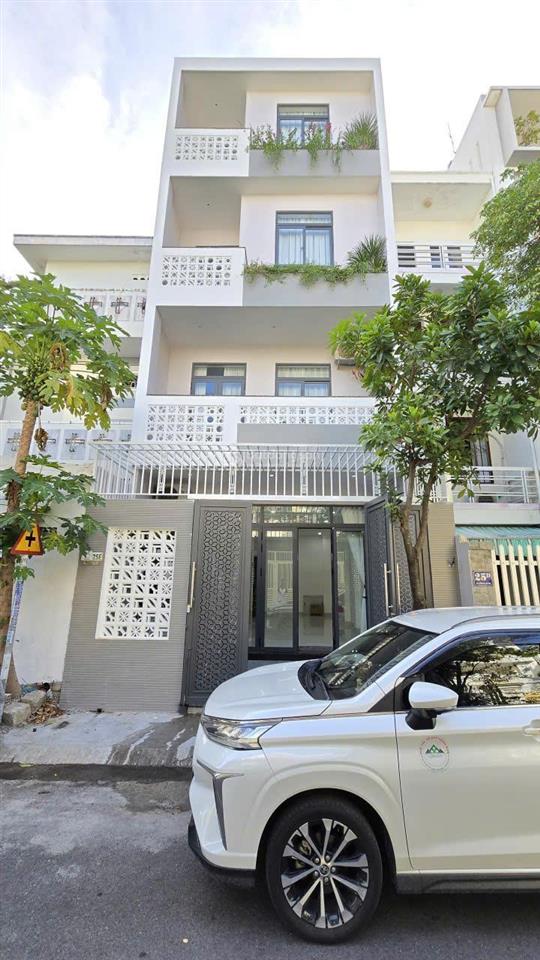 Bán nhà mặt phố 4 tầng nha trang thiết kế hiện đại có thang máy hướng tây nam 14.6 tỷ thương lượng.