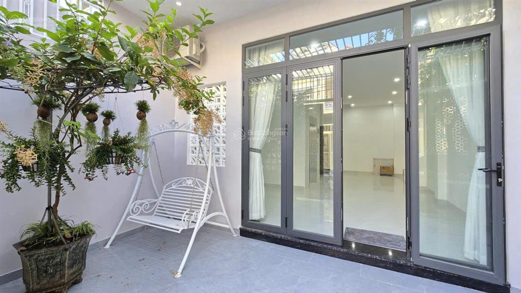 Bán nhà mặt phố 4 tầng nha trang thiết kế hiện đại có thang máy hướng tây nam 14.6 tỷ thương lượng.