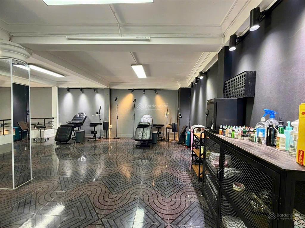 Siêu phẩm mặt tiền 2/4 nha trang ngang 7,4m bề thế dòng tiền nóng 35tr/tháng