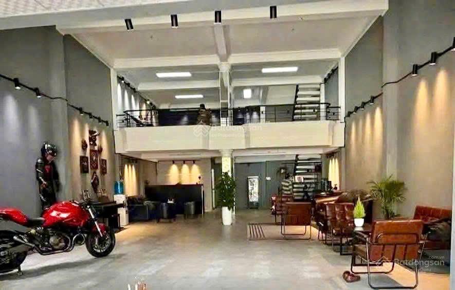 Siêu phẩm mặt tiền 2/4 nha trang ngang 7,4m bề thế dòng tiền nóng 35tr/tháng
