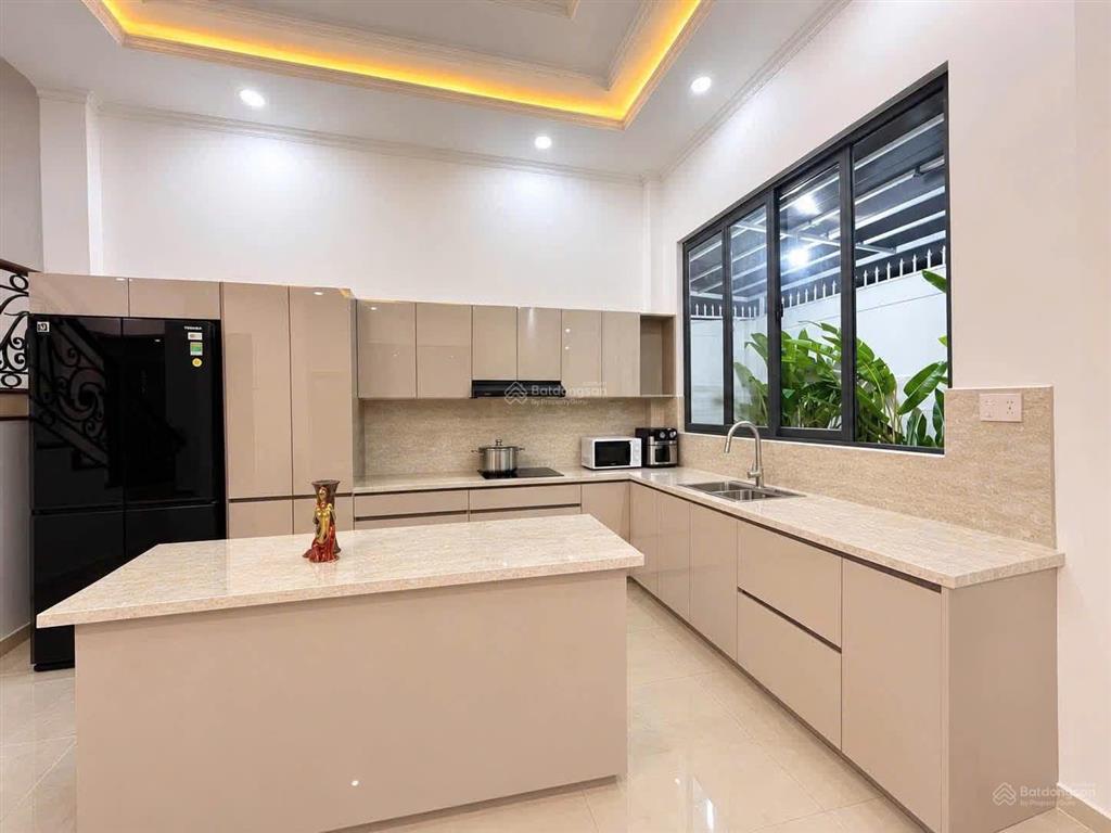 Sở hữu biệt thự sân vườn kđt phước long a240m2 hướng nam mát mẻ, đối diện công viên đẹp.