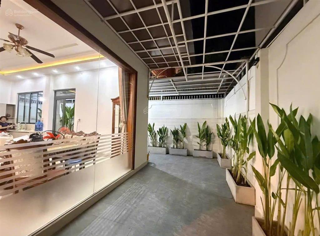Sở hữu biệt thự sân vườn kđt phước long a240m2 hướng nam mát mẻ, đối diện công viên đẹp.