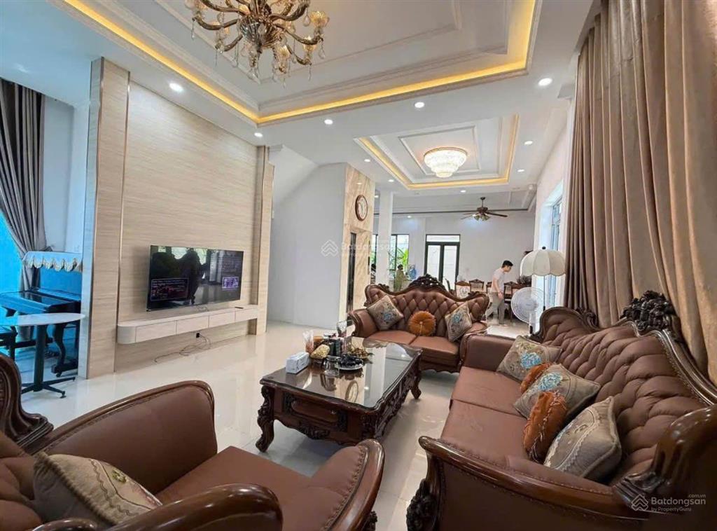 Sở hữu biệt thự sân vườn kđt phước long a240m2 hướng nam mát mẻ, đối diện công viên đẹp.