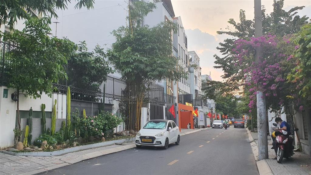 Vip tân định, nhà 3 tầng, dt 114 m2, ngang khủng 8 m, xe hơi thông, giá tốt.