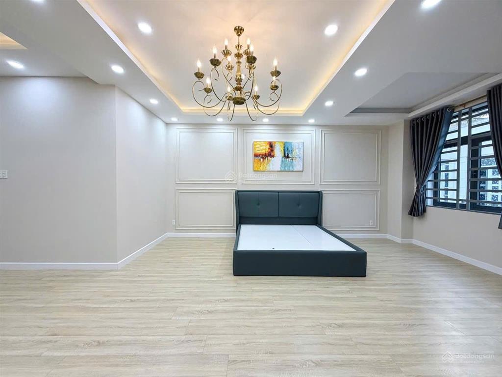 Vip q.1. nhà đẹp 6 tầng, thang máy, dt 90 m2 (6 x 15), dòng tiền mạnh, giá tốt.