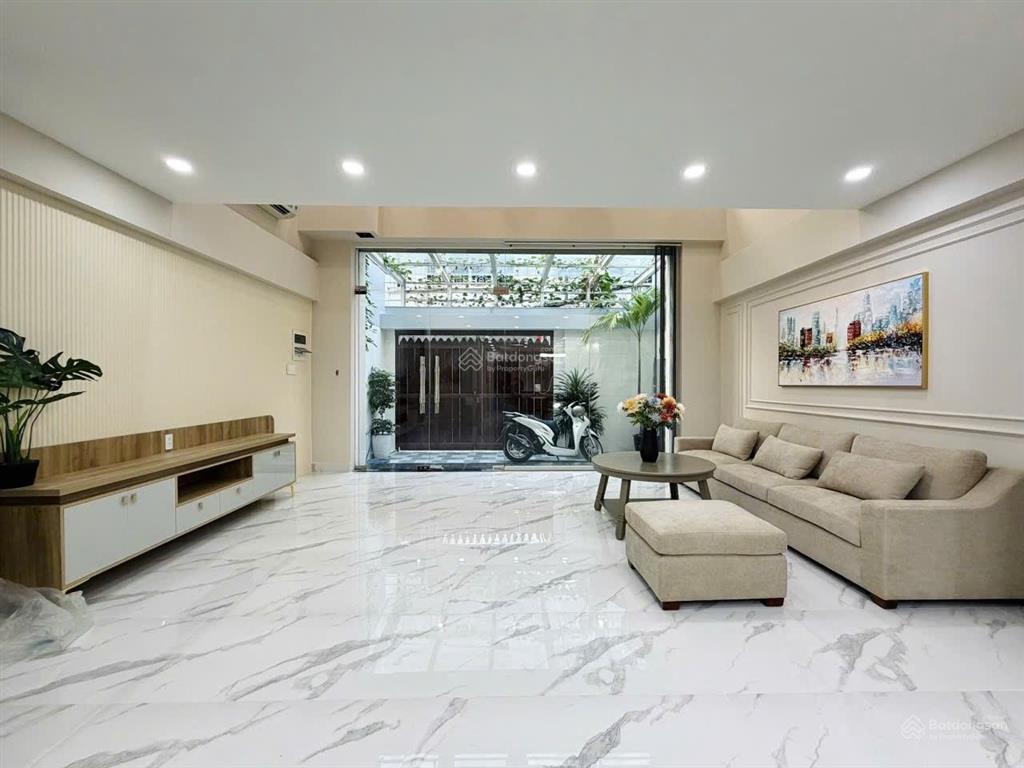 Vip q.1. nhà đẹp 6 tầng, thang máy, dt 90 m2 (6 x 15), dòng tiền mạnh, giá tốt.