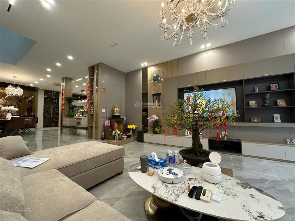 Vip q.5. biệt thự cực đẹp, 4 tầng, thang máy, dt 150 m2, ngang 8 m, giá siêu tốt