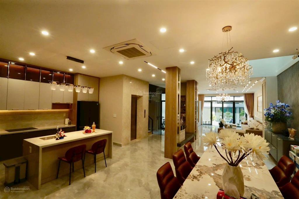 Vip q.5. biệt thự cực đẹp, 4 tầng, thang máy, dt 150 m2, ngang 8 m, giá siêu tốt