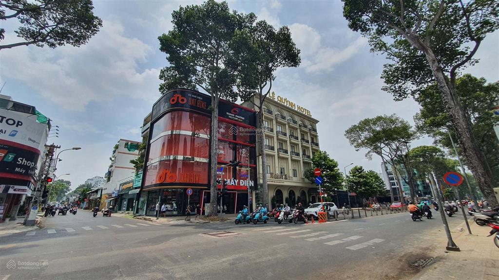 Biệt thự vip trần hưng đạo, dt 169 m2, ngang 8 m, 4 tầng, thang máy, gara 3 xe ôtô, giá tốt