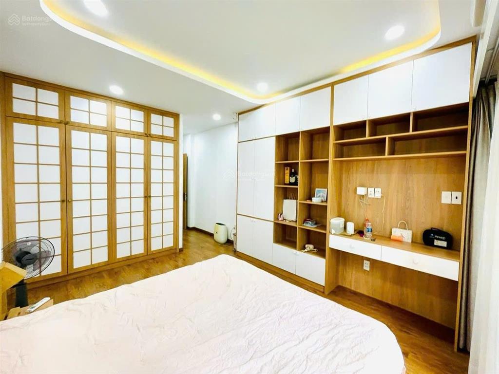 Hiếm q.3. nhà 5 tầng, 4 pn, hẻm xe hơi 6 m, nguyễn thiện thuật, giá cực tốt.