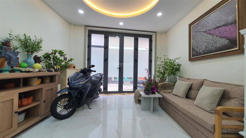 Nhà 5 tầng, cực đẹp, xe bán tải đỗ cửa, tặng nội thất vip, giá siêu tốt