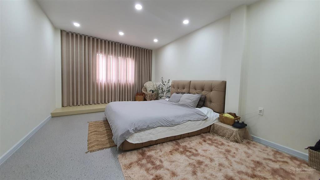 Nhà 5 tầng, cực đẹp, xe bán tải đỗ cửa, tặng nội thất vip, giá siêu tốt