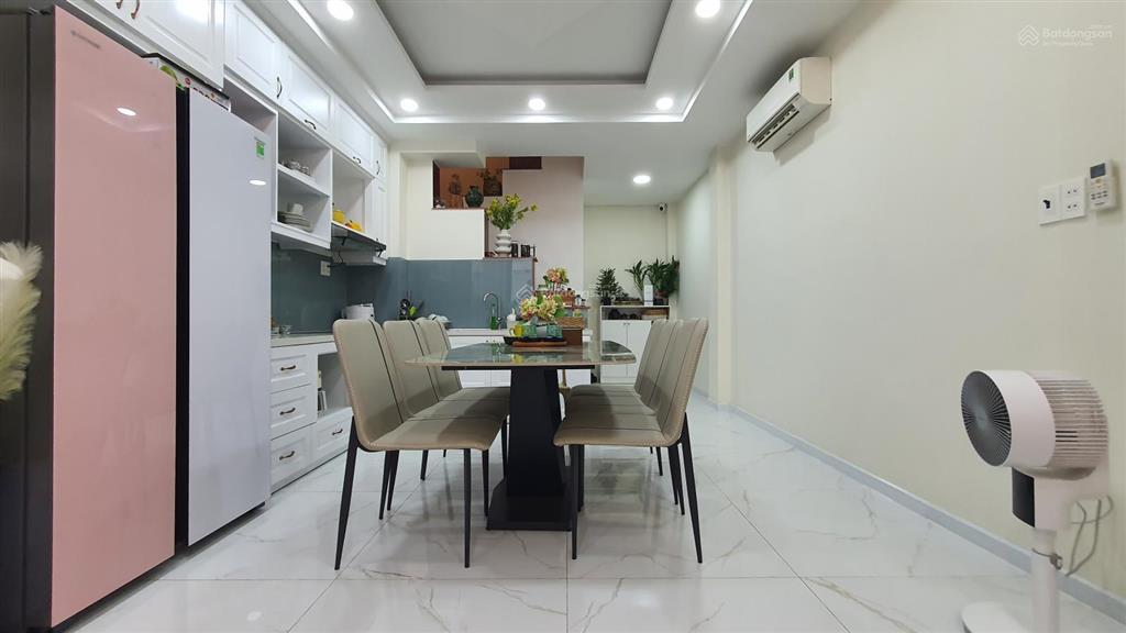 Nhà 5 tầng, cực đẹp, xe bán tải đỗ cửa, tặng nội thất vip, giá siêu tốt