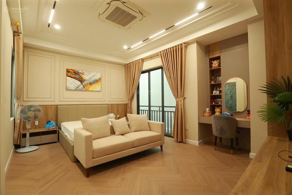 Vip q. 5. biệt thự cực đẹp, 4t, thang máy, dt 150 m2, ngang 8 m, giá tốt