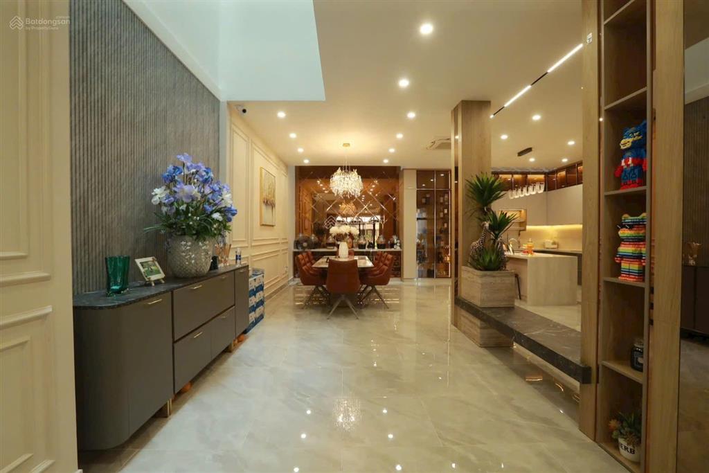 Vip q. 5. biệt thự cực đẹp, 4t, thang máy, dt 150 m2, ngang 8 m, giá tốt