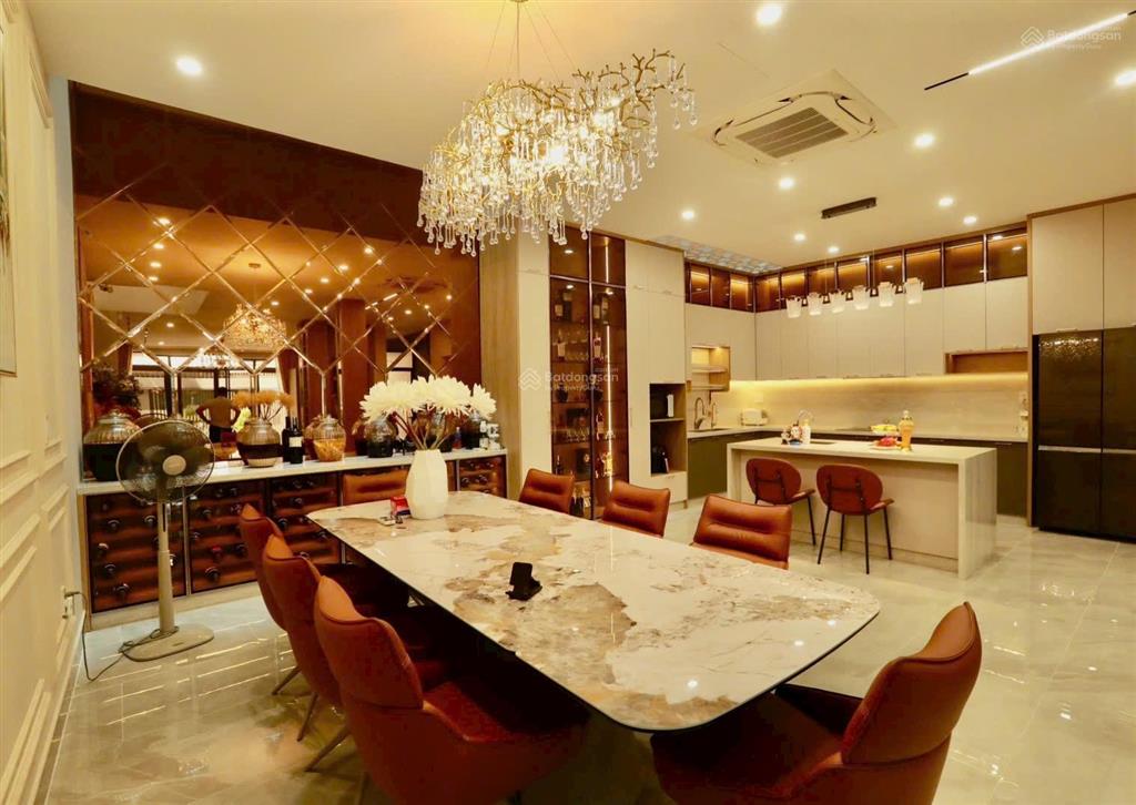 Vip q. 5. biệt thự cực đẹp, 4t, thang máy, dt 150 m2, ngang 8 m, giá tốt