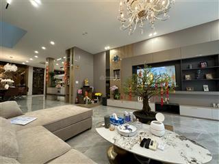 Vip q. 5. biệt thự cực đẹp, 4 tầng, thang máy, dt 150 m2, ngang 8 m, giá siêu tốt