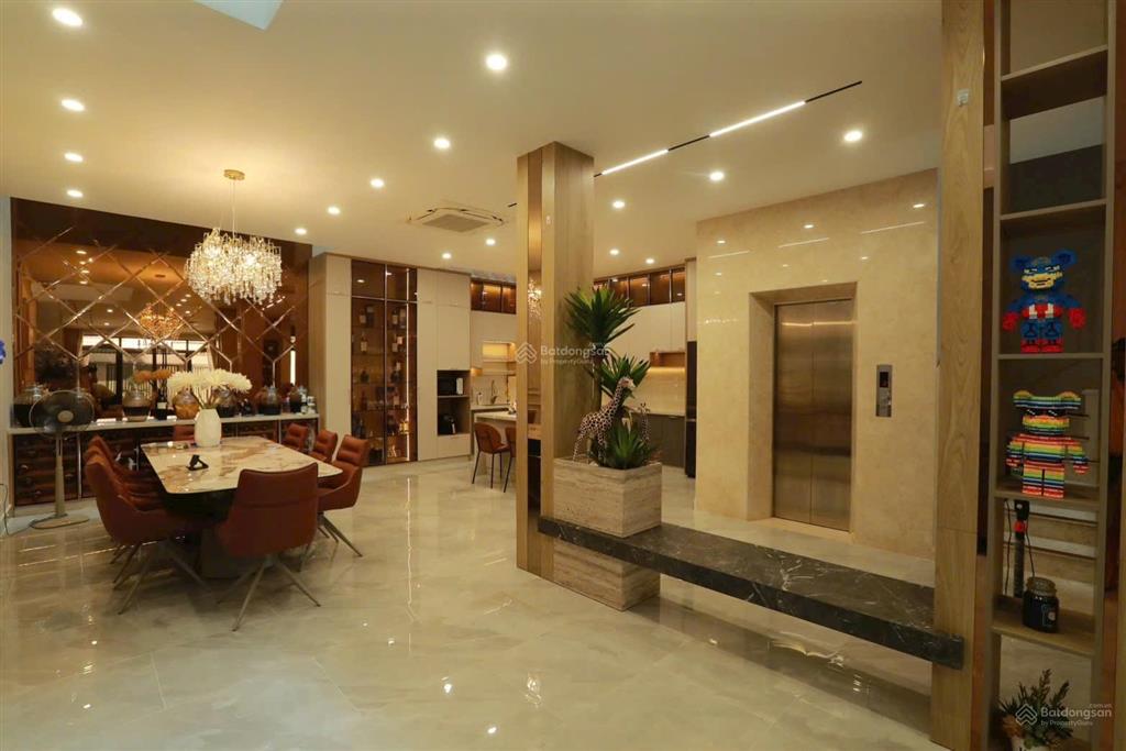 Vip q. 5. biệt thự cực đẹp, 4t, thang máy, dt 150 m2, ngang 8 m, giá tốt