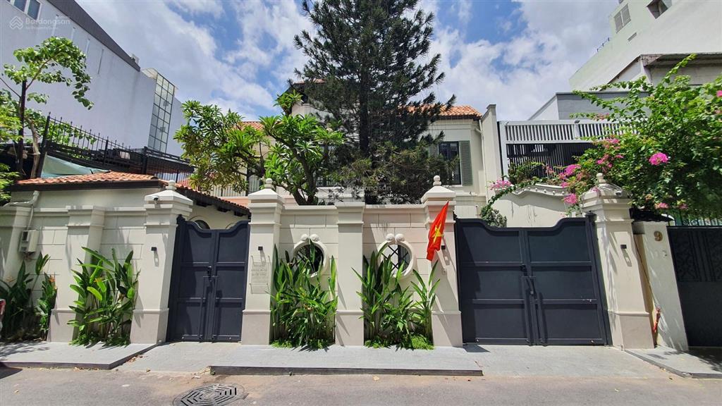 Biệt thự pháp cổ, dt 366 m2, thiết kế cao cấp, giá tốt sài gòn