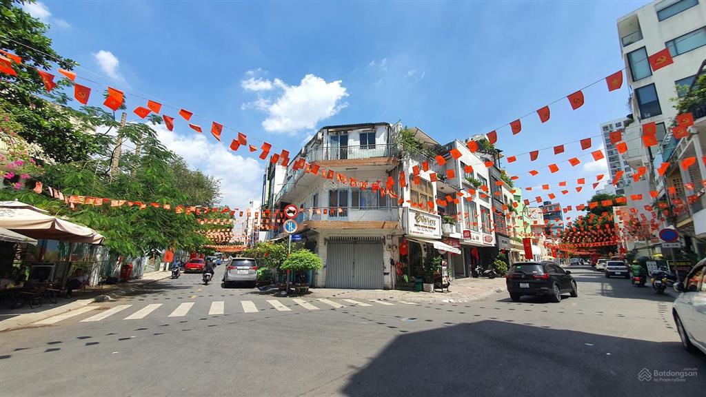 Tòa nhà văn phòng, 6 tầng, mặt tiền quận 1, giá tốt