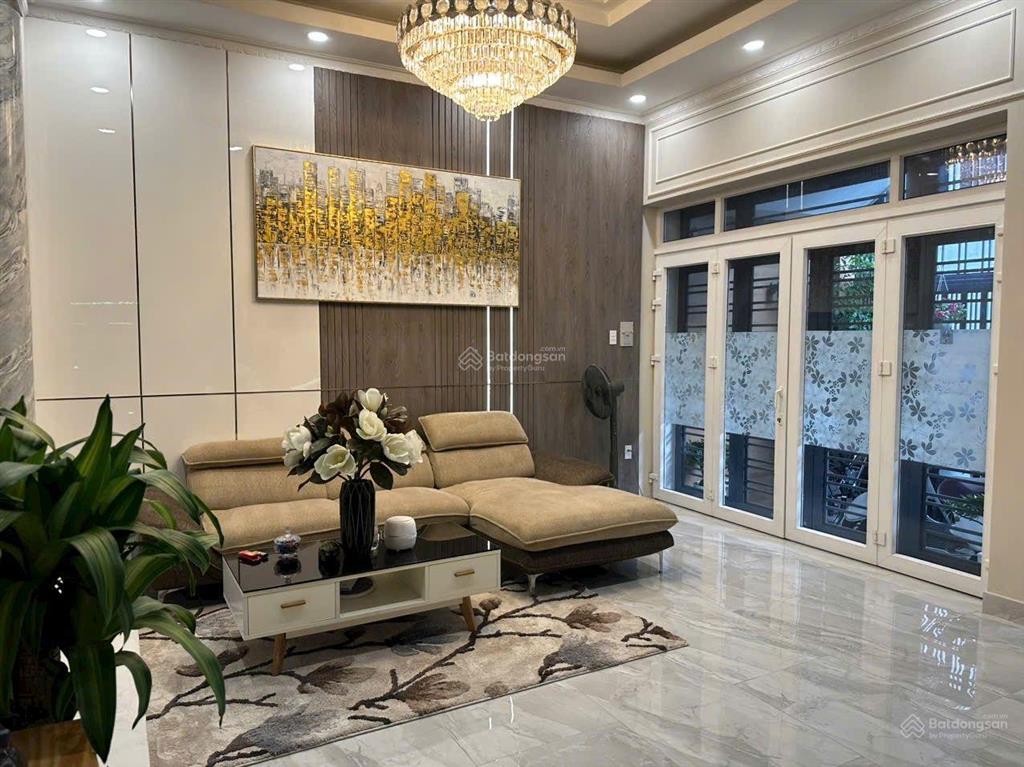 Nhà 4 tầng cực đẹp, dt 113 m2, ngang 6.4 m, dòng tiền mạnh, giá siêu tốt