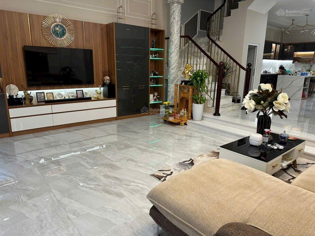 Nhà 4 tầng cực đẹp, dt 113 m2, ngang 6.4 m, dòng tiền mạnh, giá siêu tốt
