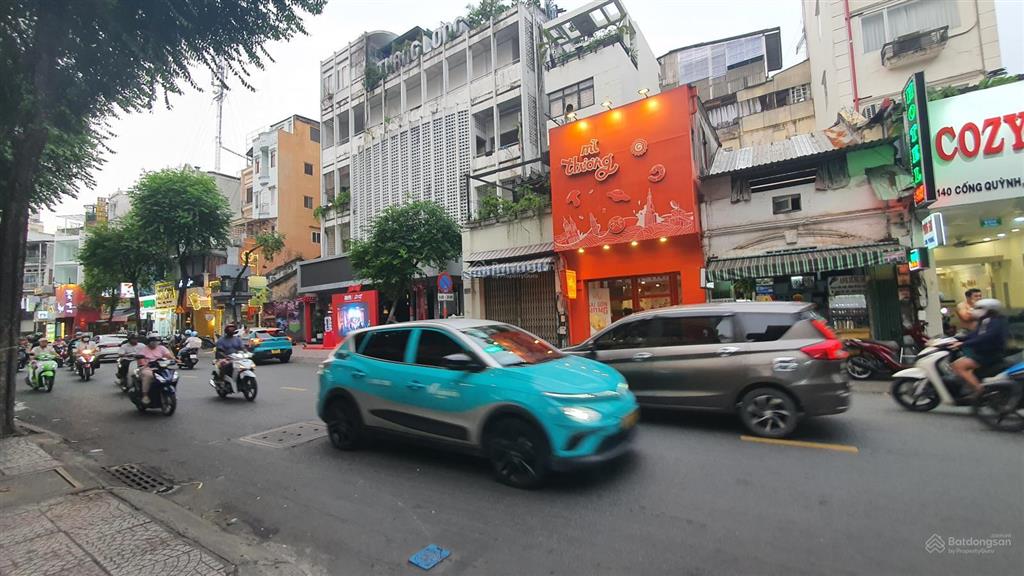 Nhà nát, hẻm xe hơi, dt 53 m2, vuông vức, không mất lộ giới, giá tốt