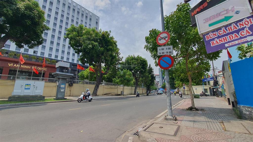 Nhà 4t, nguyễn trãi, dt 105 m2, ngang 6.8m hiếm, đường 2 xe tải, giá cực tốt