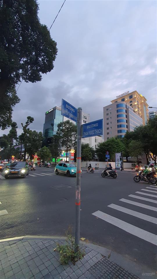 Hiếm q.3. nhà 3t, phạm ngọc thạch, dt 62 m2, gần hồ con rùa, giá tốt