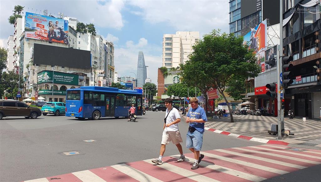 Hiếm bến thành, nhà 4 tầng, hxh, dt 88 m2, ngang 6m, giá tốt