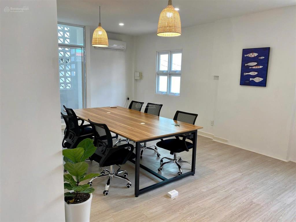 Vip bến thành, căn góc, 3 mt, ngang 5.25 m, hẻm thông, xe hơi tận nhà, giá tốt.
