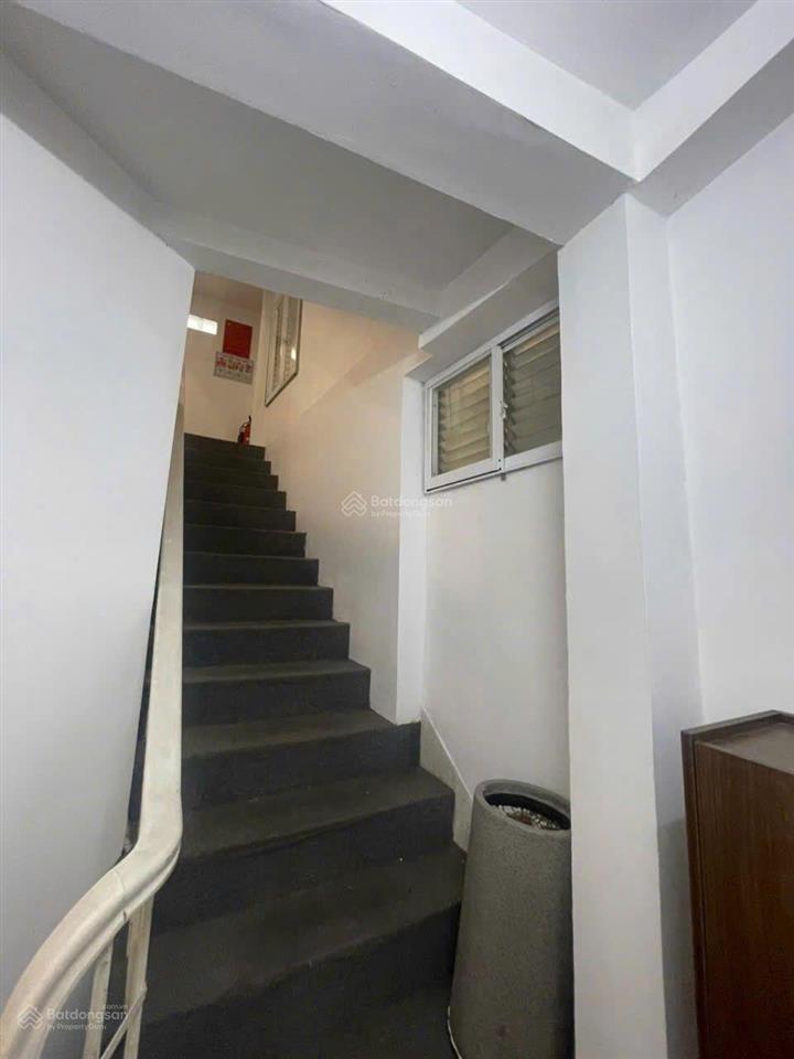 Vip bến thành, căn góc, 3 mt, ngang 5.25 m, hẻm thông, xe hơi tận nhà, giá tốt.