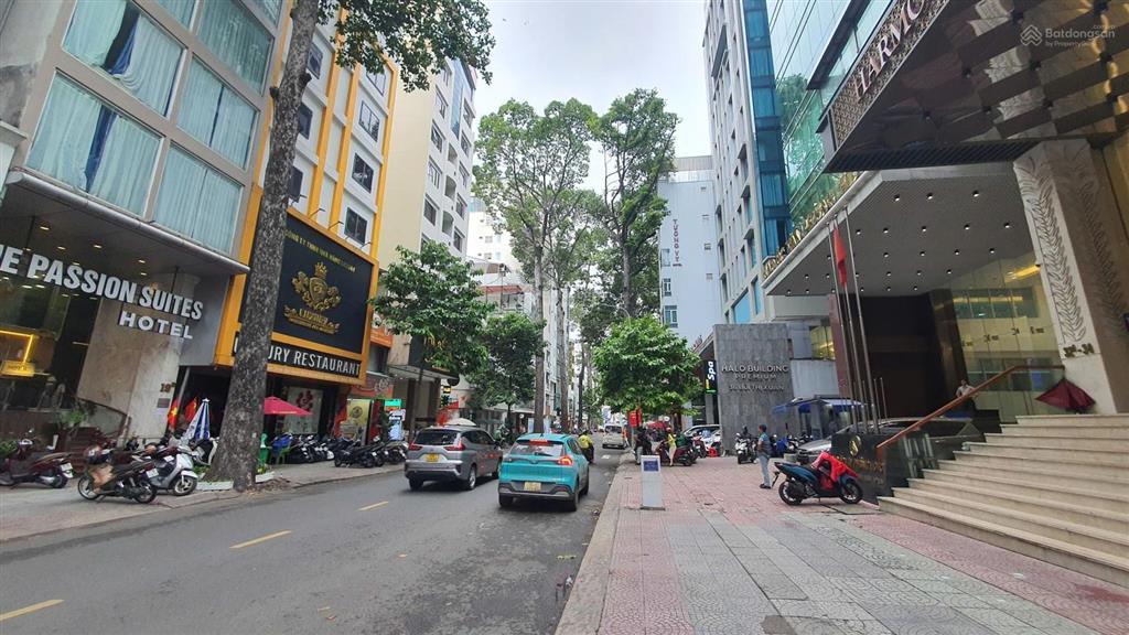 Vip bến thành, căn góc, 3 mt, ngang 5.25 m, hẻm thông, xe hơi tận nhà, giá tốt.