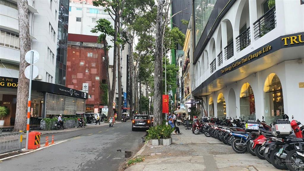 Vip bến thành, căn góc, 3 mt, ngang 5.25 m, hẻm thông, xe hơi tận nhà, giá tốt.