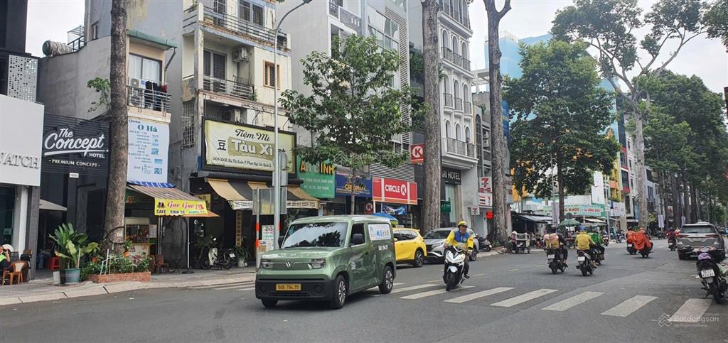 Vip bến thành, căn góc, 3 mt, ngang 5.25 m, hẻm thông, xe hơi tận nhà, giá tốt.
