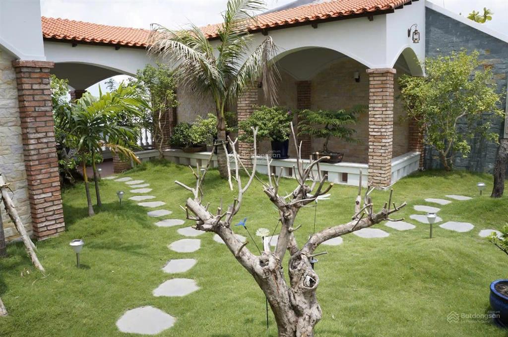 Vip q.1, biệt thự đậm chất sài gòn xưa, dt 233 m2, hồ bơi, vườn thượng uyển, gara 2 ôtô, giá tốt