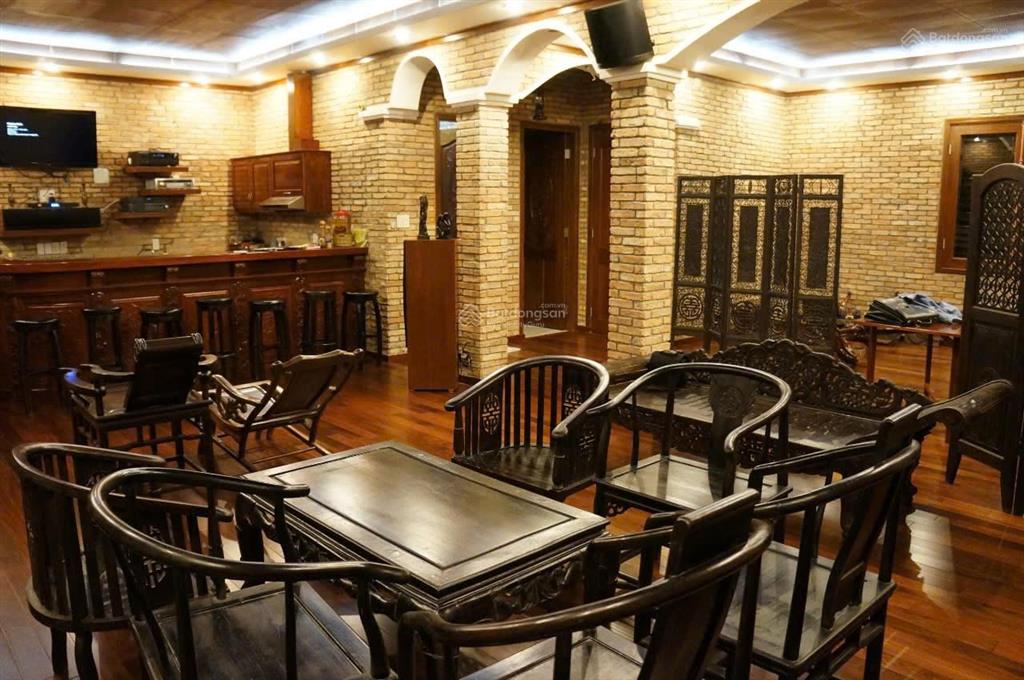 Vip q.1, biệt thự đậm chất sài gòn xưa, dt 233 m2, hồ bơi, vườn thượng uyển, gara 2 ôtô, giá tốt