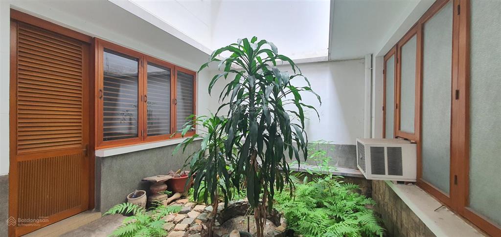 Vip q.1, biệt thự đậm chất sài gòn xưa, dt 233 m2, hồ bơi, vườn thượng uyển, gara 2 ôtô, giá tốt