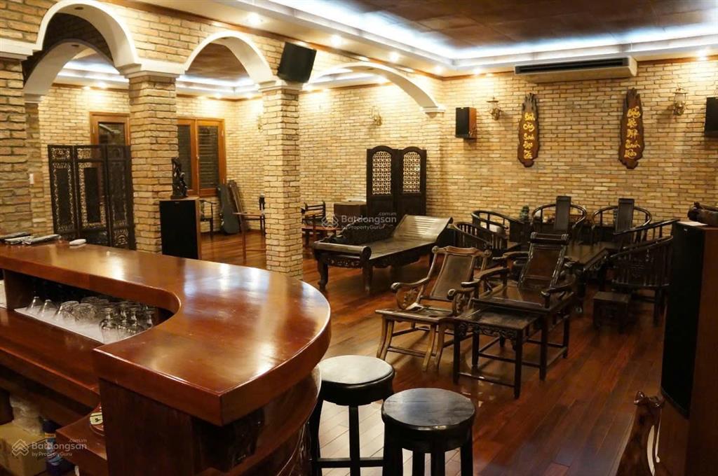 Vip q.1, biệt thự đậm chất sài gòn xưa, dt 233 m2, hồ bơi, vườn thượng uyển, gara 2 ôtô, giá tốt