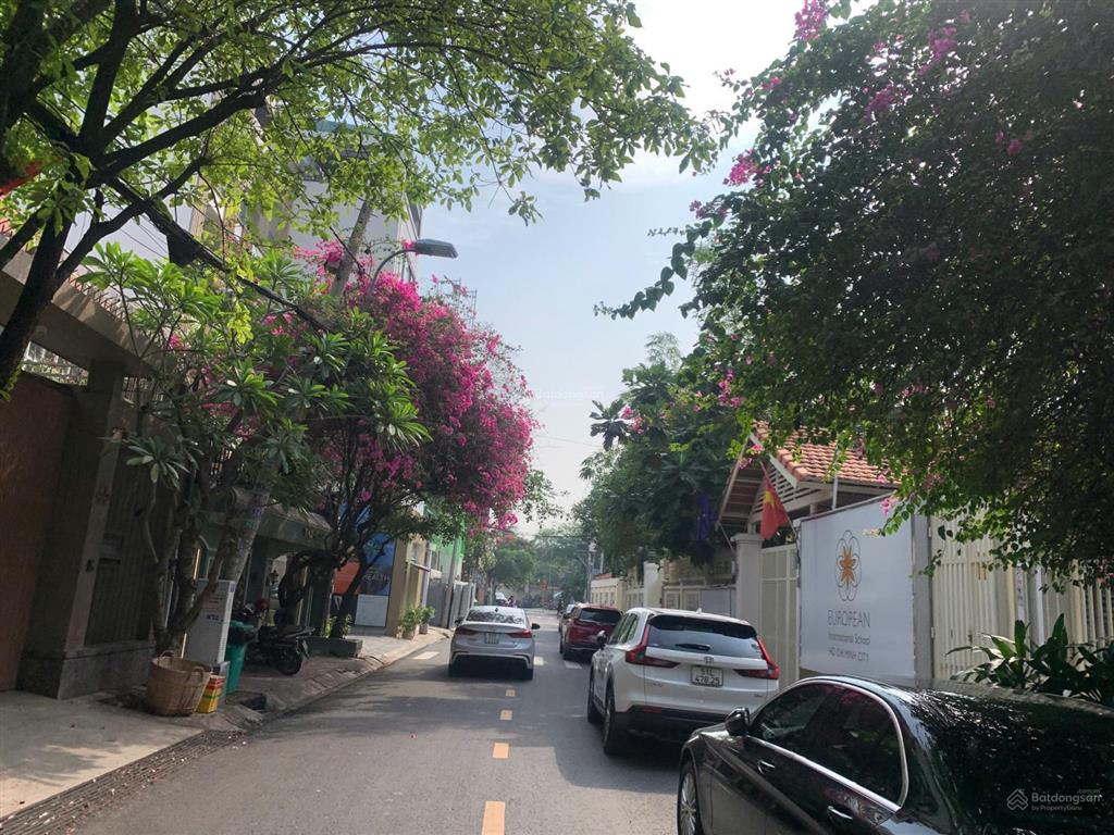 Villa thảo điền, 2 mặt tiền, có hầm, view sông sài gòn, dòng tiền 3 tỷ/năm, giá thương lượng tốt
