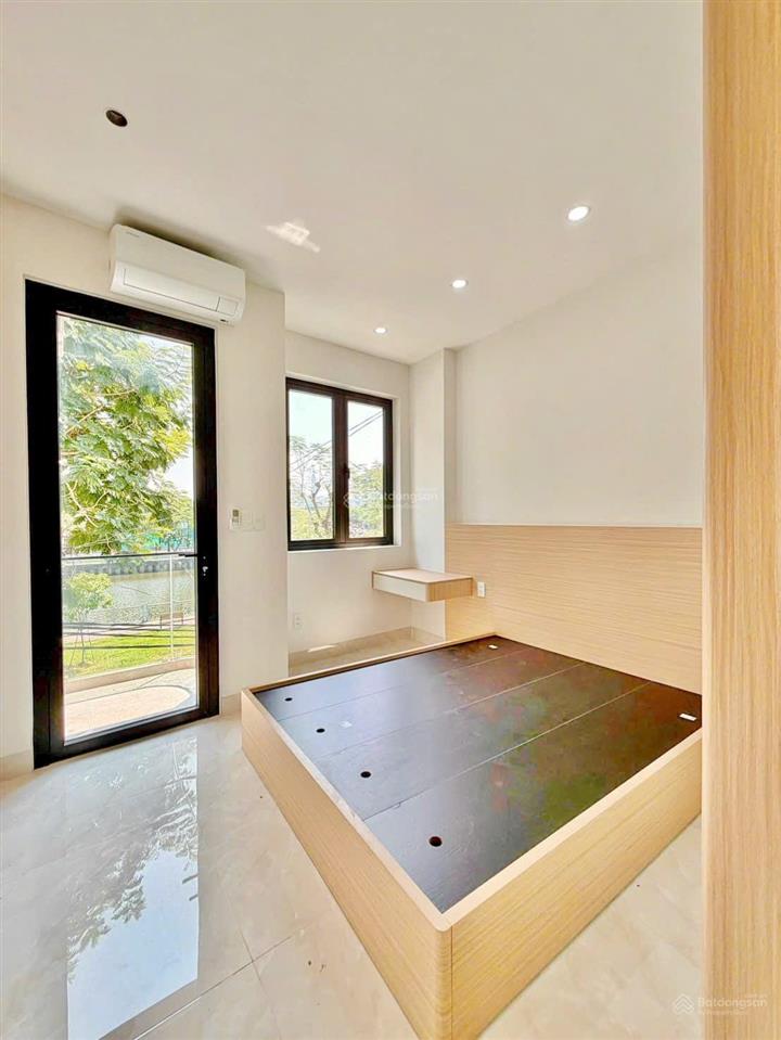 Nhà 4 tầng, căn góc, 2 mặt tiền q.1, view sông và công viên, giá cực tốt