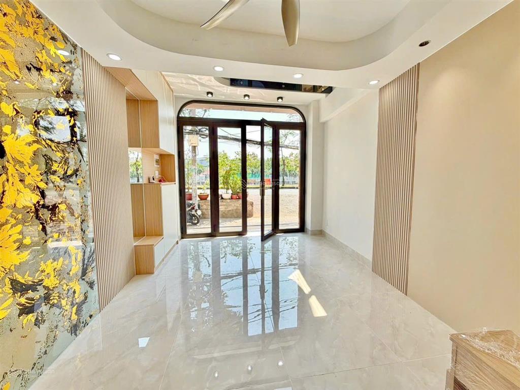 Nhà 4 tầng, căn góc, 2 mặt tiền q.1, view sông và công viên, giá cực tốt