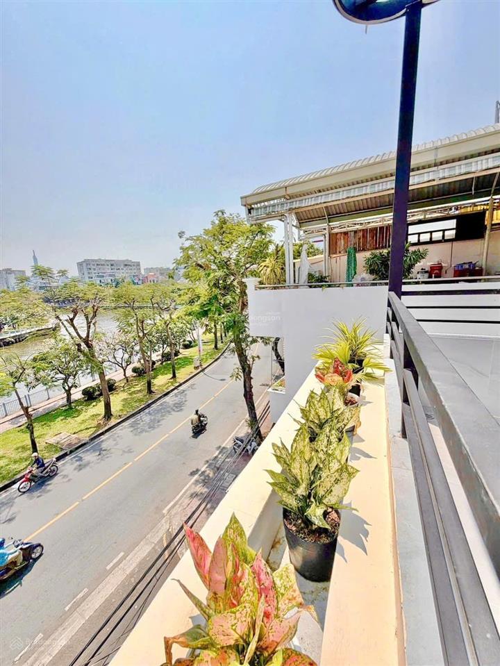 Nhà 4 tầng, căn góc, 2 mặt tiền q.1, view sông và công viên, giá cực tốt