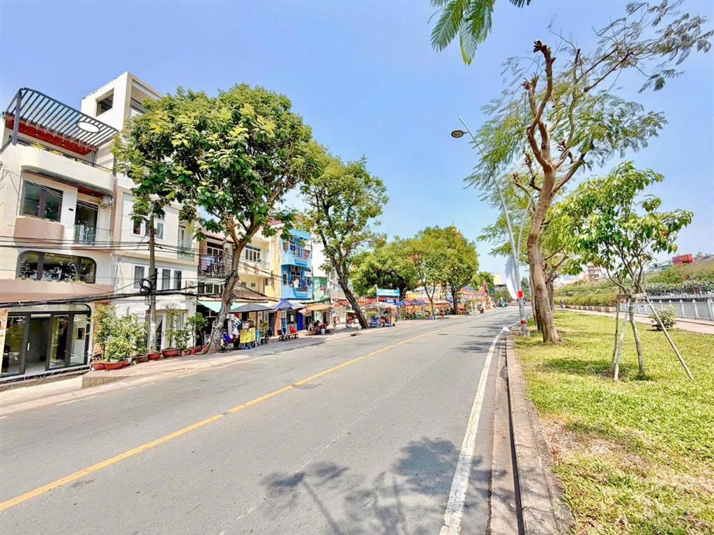 Nhà 4 tầng, căn góc, 2 mặt tiền q.1, view sông và công viên, giá cực tốt