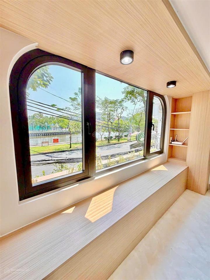Nhà 4 tầng, căn góc, 2 mặt tiền q.1, view sông và công viên, giá cực tốt