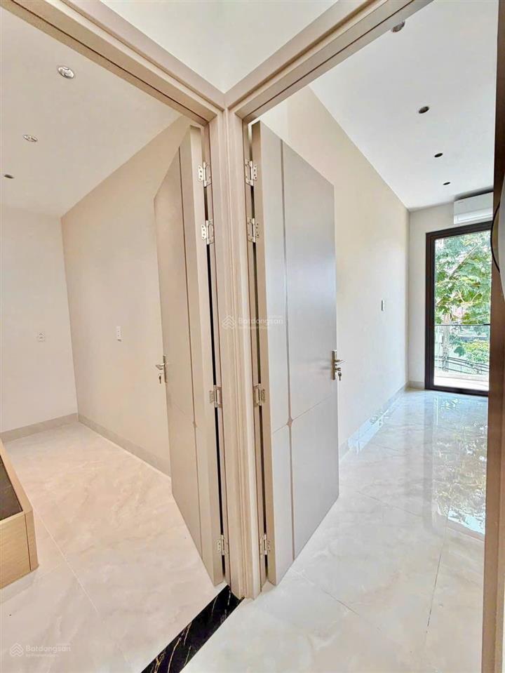 Nhà 4 tầng, căn góc, 2 mặt tiền q.1, view sông và công viên, giá cực tốt