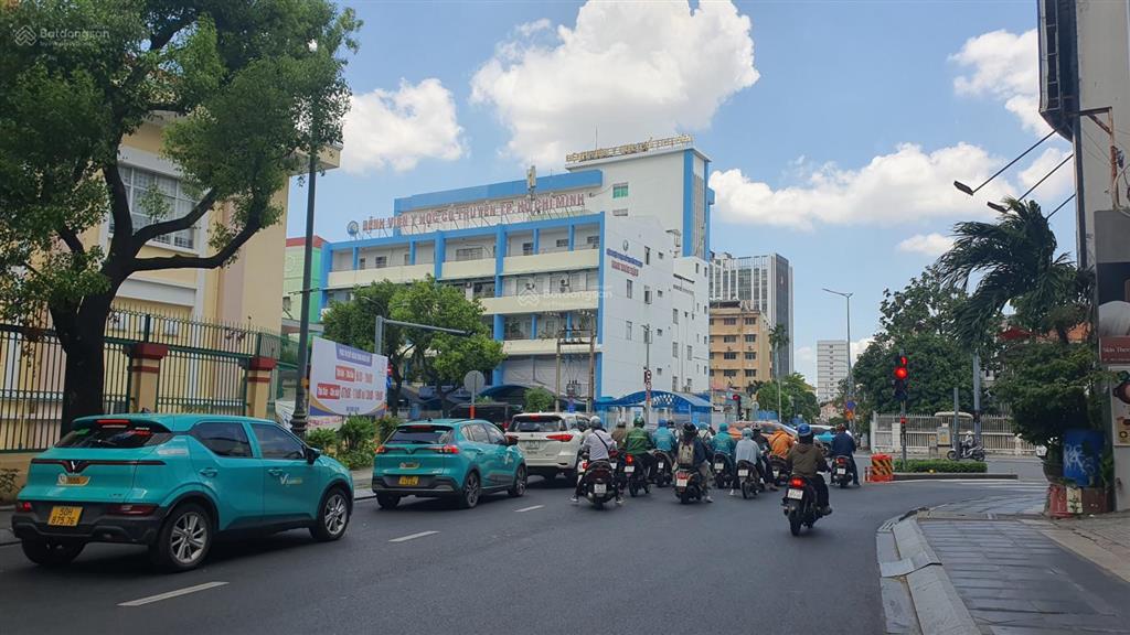 Hiếm q3, nhà 3 tầng, căn góc, 2 mặt tiền, ngang 4.5m, giá tốt